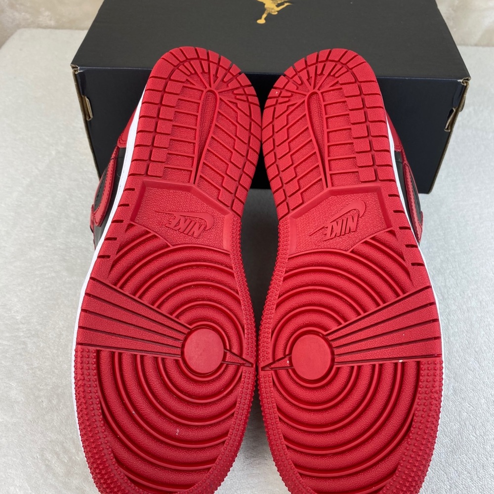 Nike Air Jordan 1 Low ‘Reverse Bred’ Grade School - Picture 6 of 6